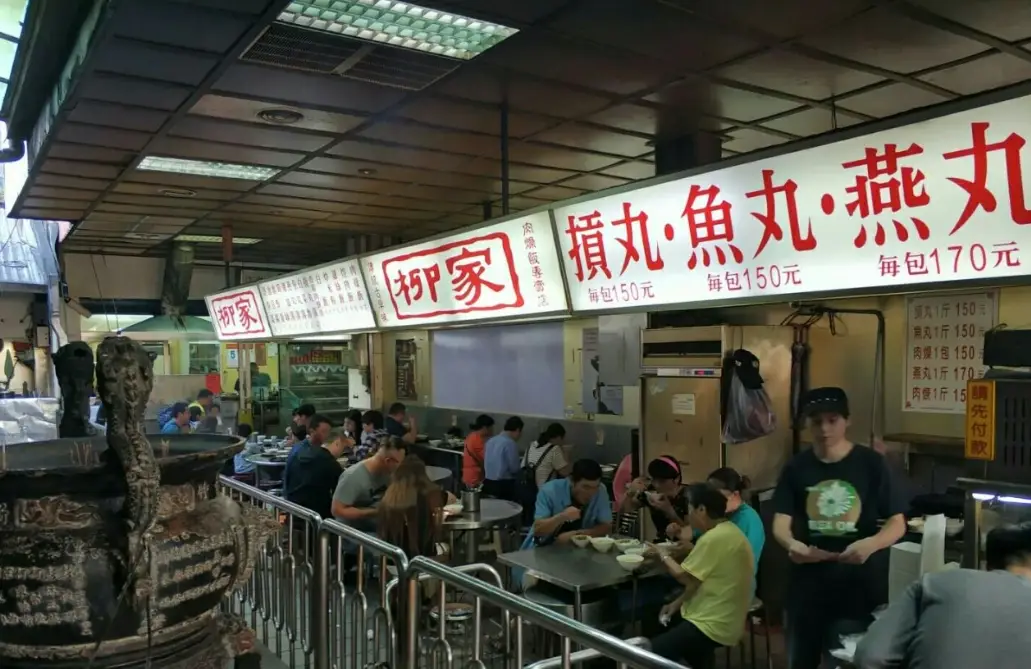 新竹城隍廟小吃：廟口必吃潤餅、肉圓、米粉，在地人帶路